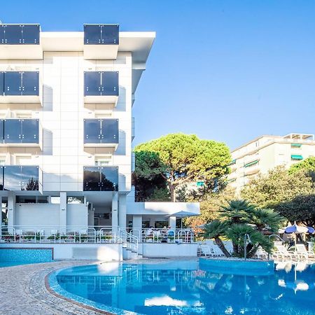 Hotel Ambassador Meuble Lignano Sabbiadoro Extérieur photo