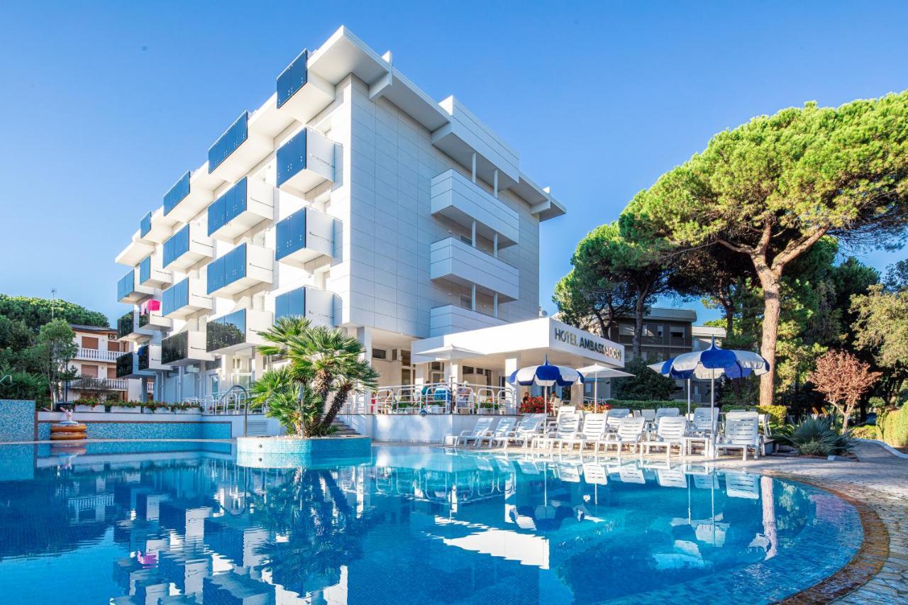 Hotel Ambassador Meuble Lignano Sabbiadoro Extérieur photo