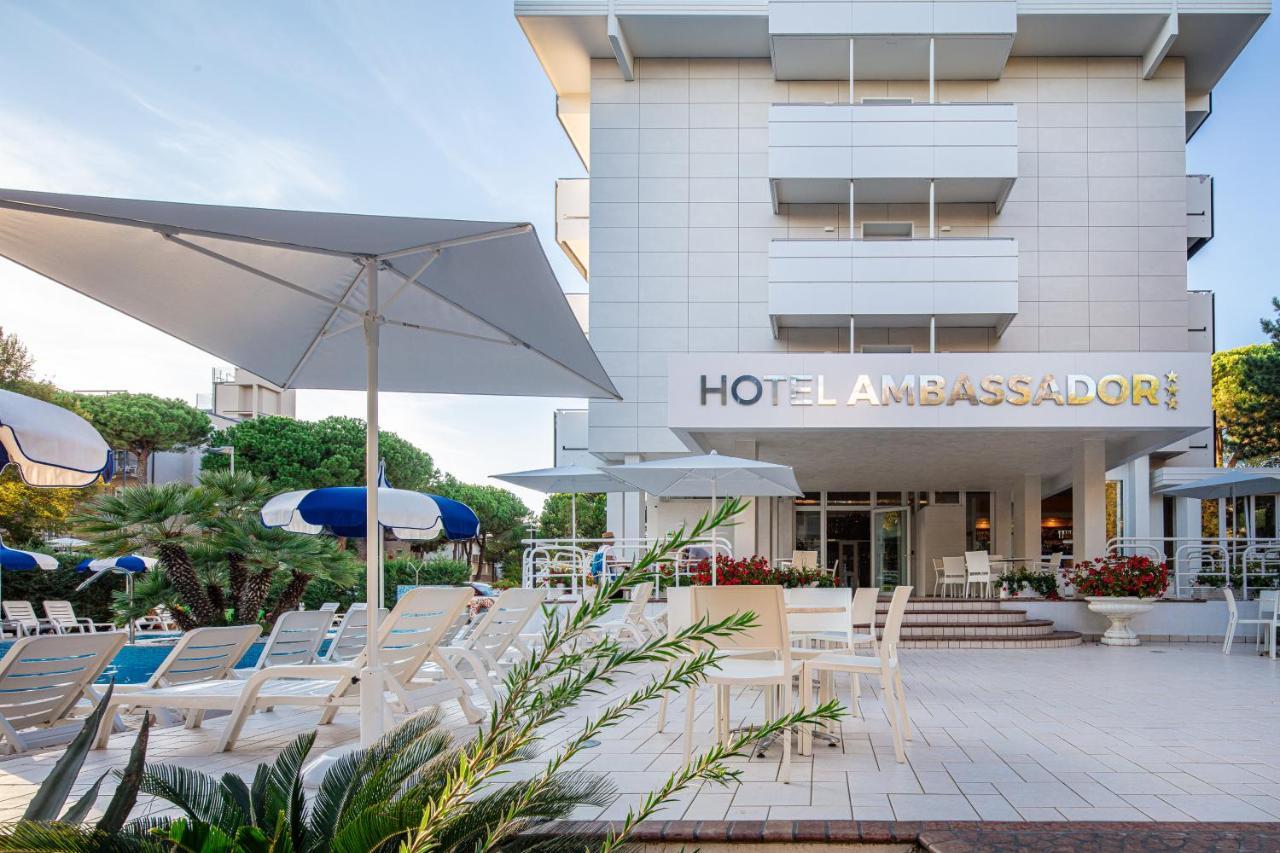 Hotel Ambassador Meuble Lignano Sabbiadoro Extérieur photo