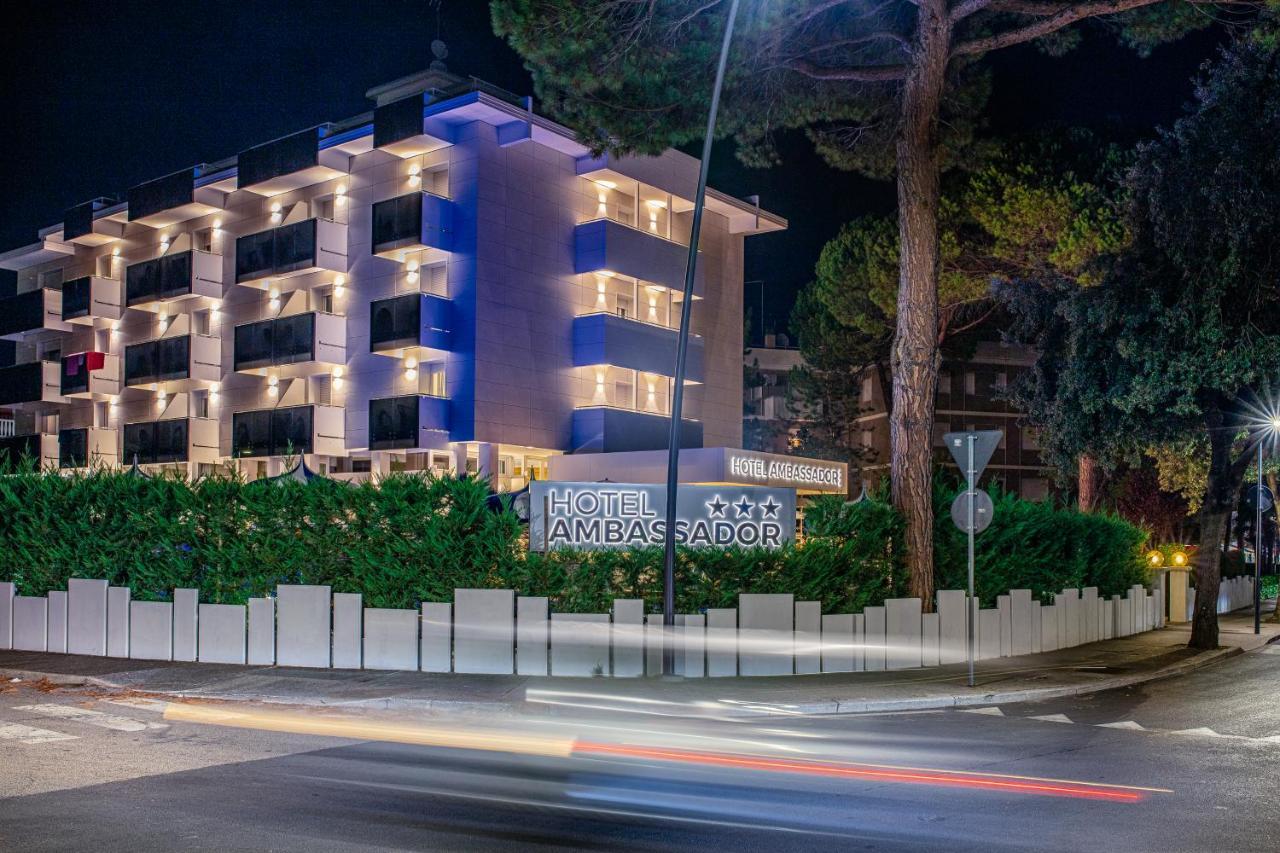 Hotel Ambassador Meuble Lignano Sabbiadoro Extérieur photo