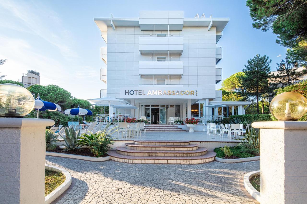 Hotel Ambassador Meuble Lignano Sabbiadoro Extérieur photo