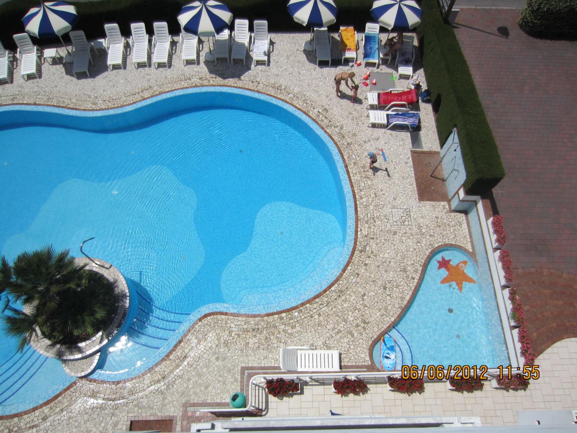 Hotel Ambassador Meuble Lignano Sabbiadoro Extérieur photo