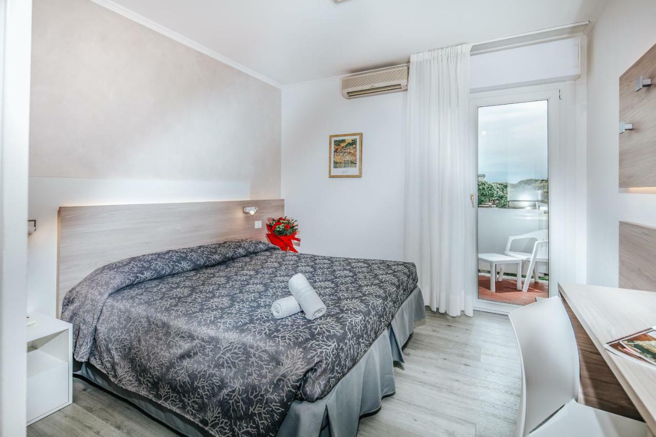 Hotel Ambassador Meuble Lignano Sabbiadoro Extérieur photo