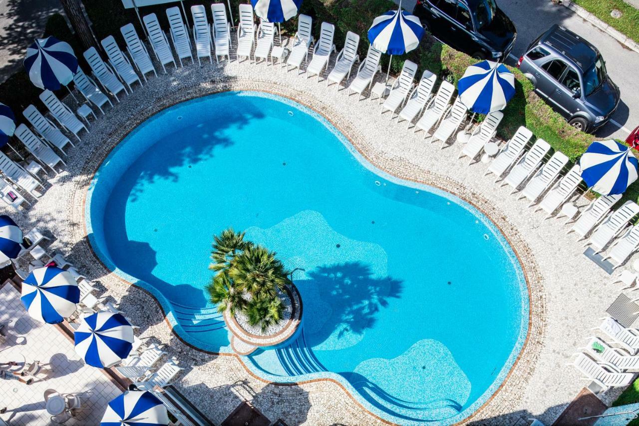 Hotel Ambassador Meuble Lignano Sabbiadoro Extérieur photo