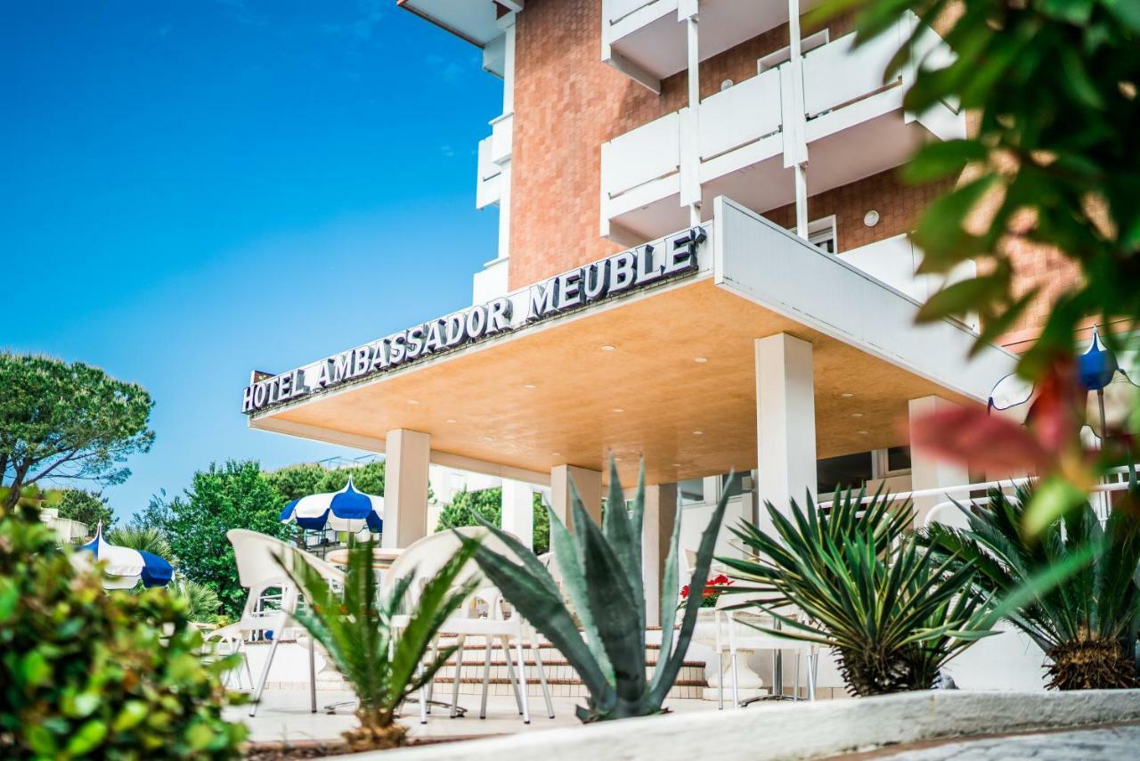 Hotel Ambassador Meuble Lignano Sabbiadoro Extérieur photo